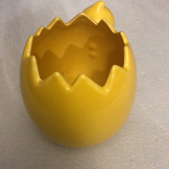 Yellow Chick with and egg shells decor/pot - Picture 4 of 12